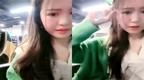 高跟苗条贫乳马尾骚妹，淫语挑逗近拍自慰，蜜穴扣弄特写互动 海报