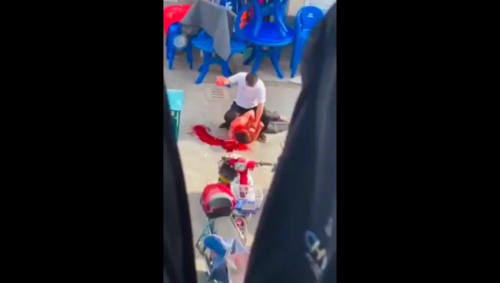 发生什么事头都打爆了.. 海报