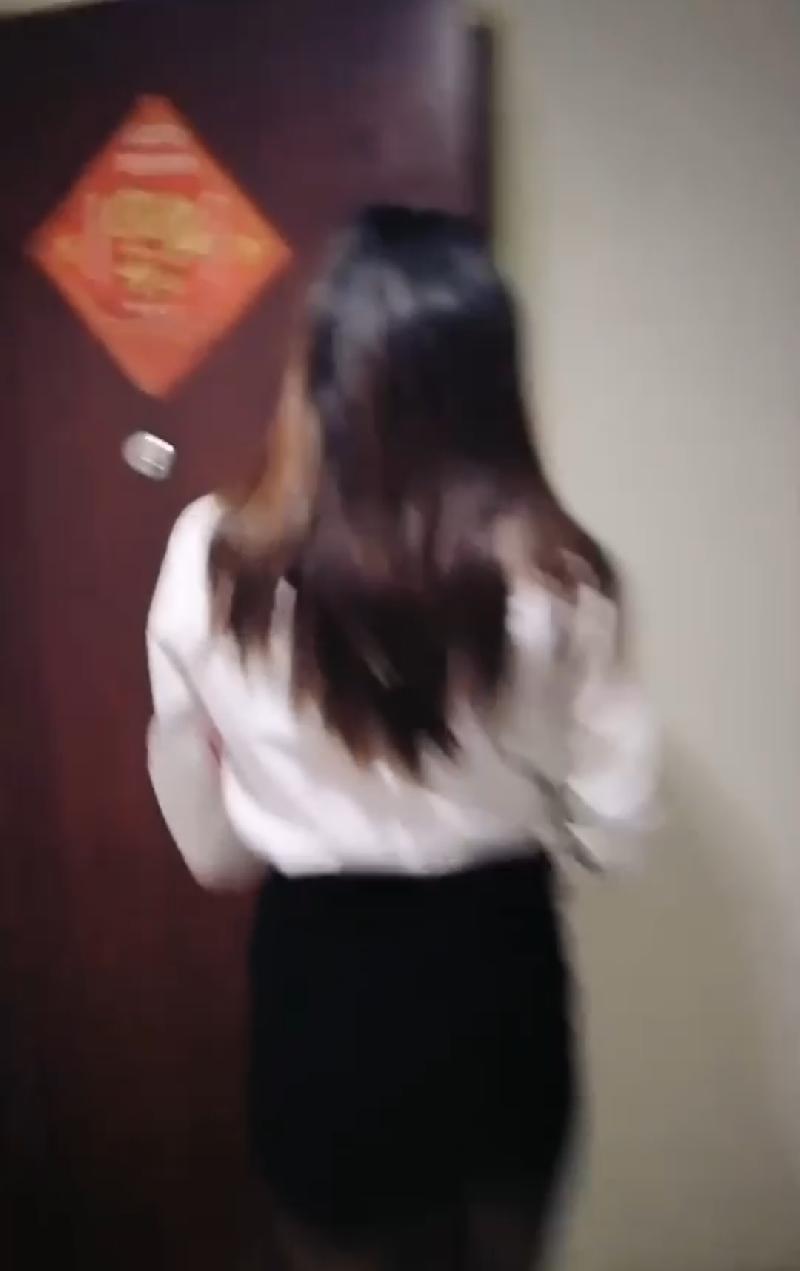 美女说插得太深了快到我子宫了 海报
