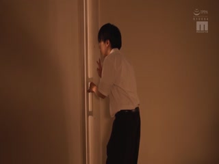 -- 生徒会長おもらし輪姦 僕を助けてくれた生徒会長がいじめっこに利尿剤を飲まされて…足ガクブル 海报