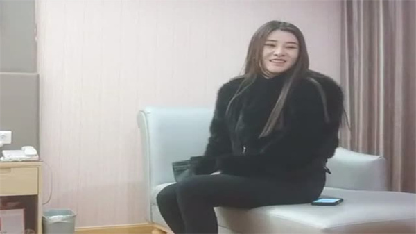 利哥探花：高颜值网红大长腿丰乳肥臀极致诱惑 海报