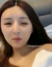 小酥胸美女直接邀约路人回家激情纵欲 海报