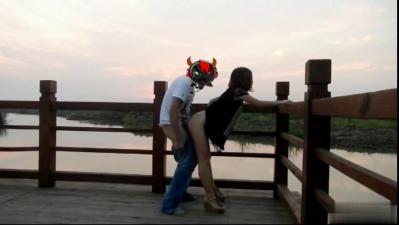 蜜月夫妻的激情擂台：按摩房、风景、泳池，处处都是做爱战场！ 海报