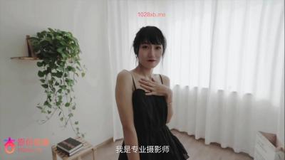 老司机调教美女老板，办公室内玩弄到高潮喷水 海报