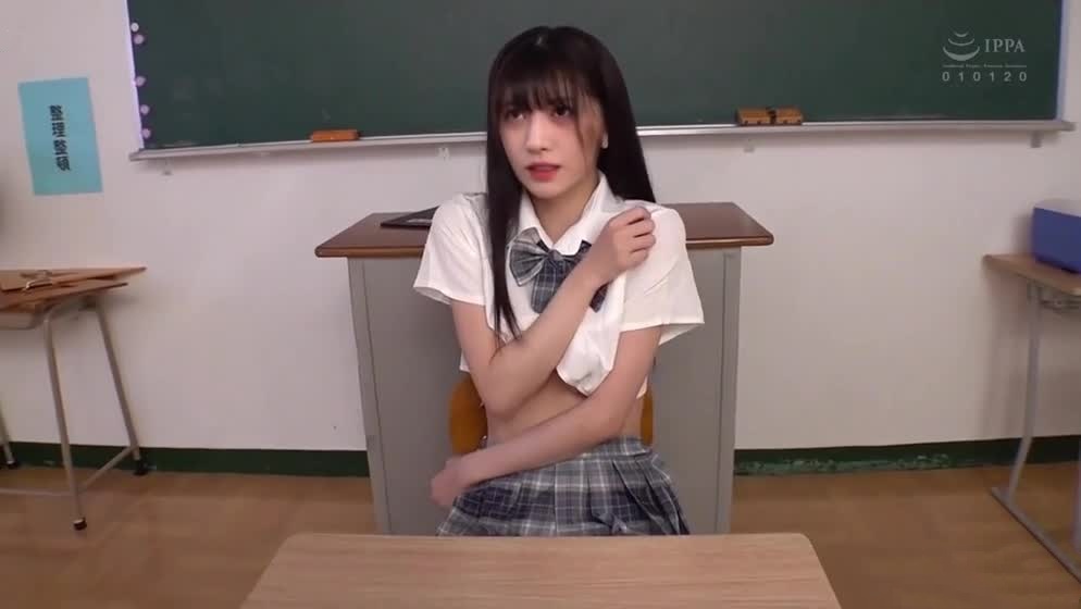 【AI换脸】鞠婧祎绝美JK造型遭轮番欺负 教室课桌下同学疯狂输出娇喘喷水 海报