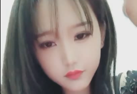 边聊骚边脱衣，一件件褪去，诱惑升级！ 海报