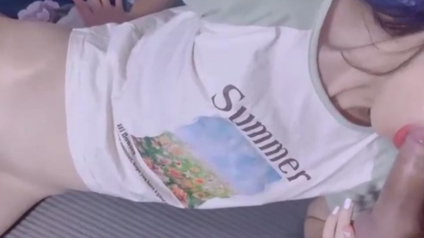 00后青春美少女初长成，清纯小可爱变身小骚货，惨遭巨根疯狂抽插！ 海报
